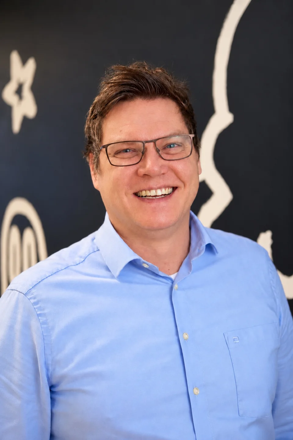 Florian Kümper lächelt freundlich.